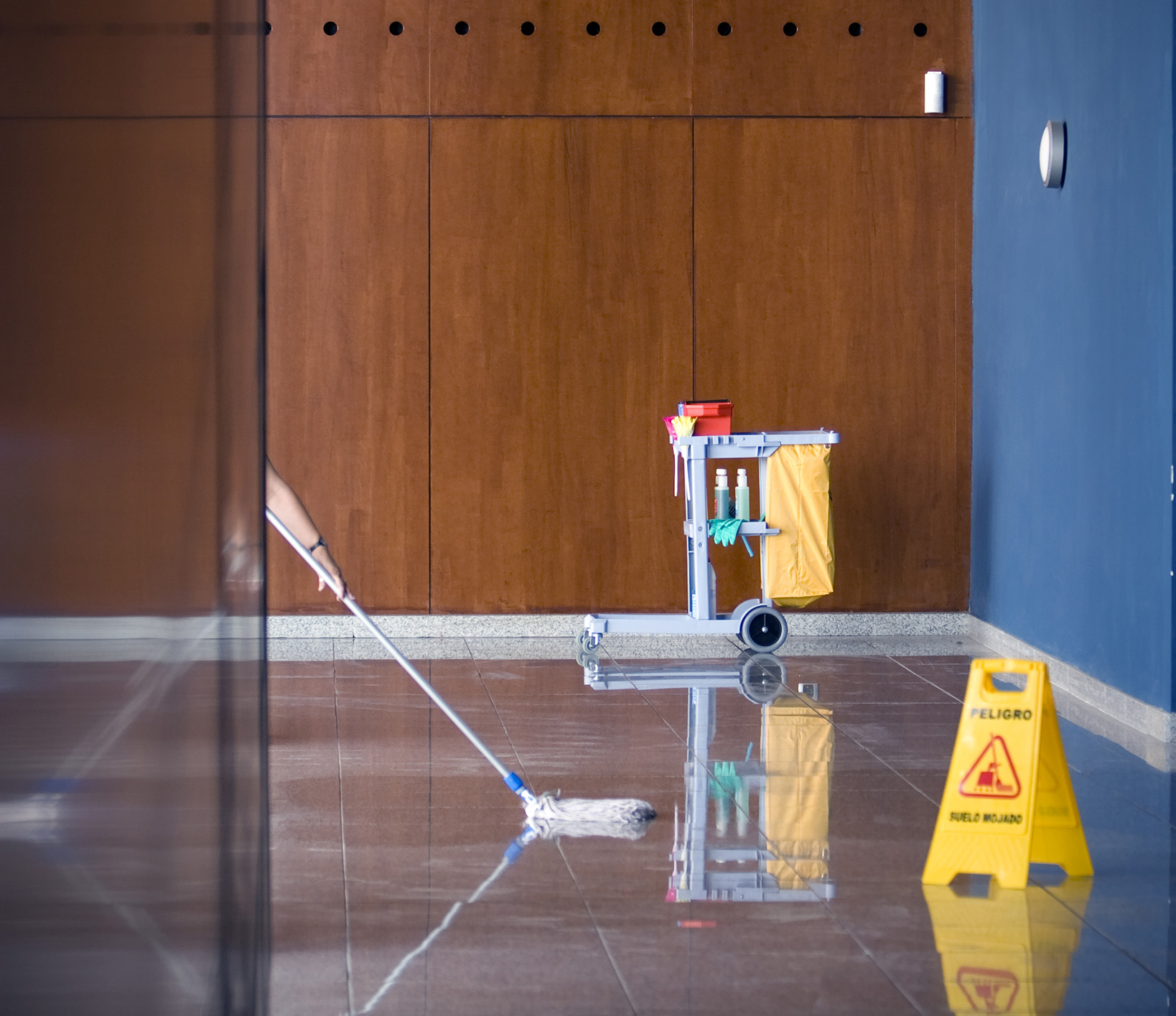 Image of a worker mopping the floor of a commercial building (ISO 100). Focus point is on the background cart. All my images have been processed in 16 Bits and transfer down to 8 before uploading.